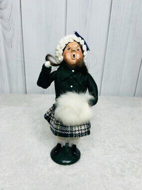 Byers Choice Caroler Woman Green Outfit White Fur Muff 1988 Vintage